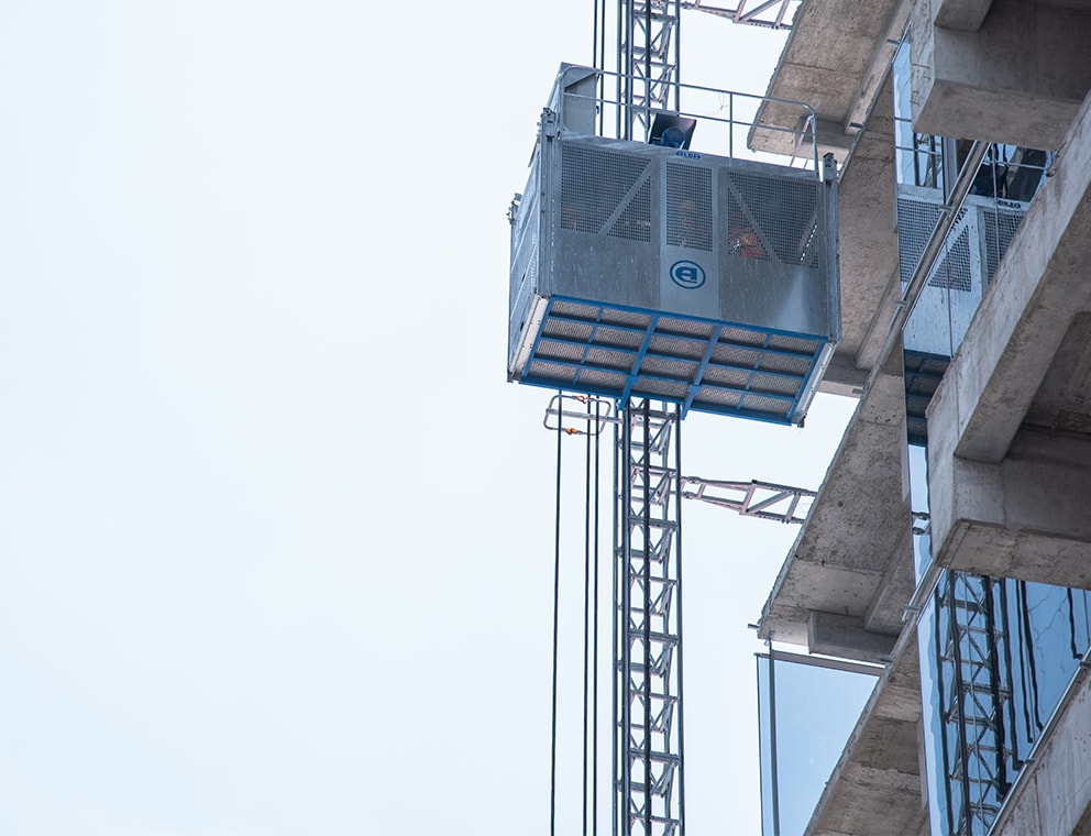 ALBA henkilöhissi työmaalla