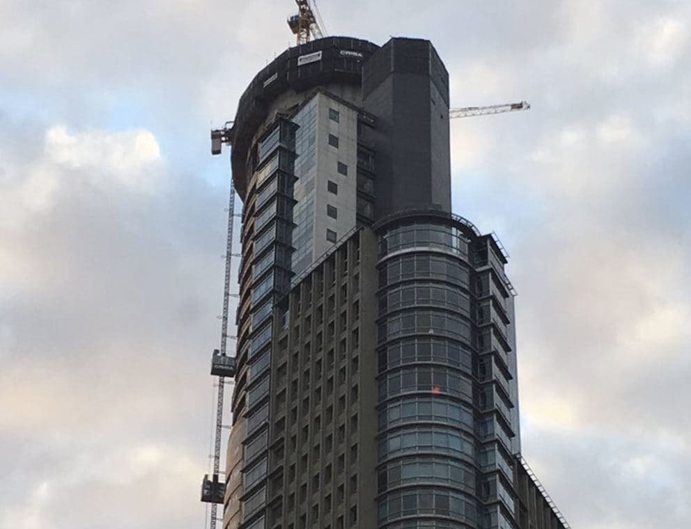 ALBA henkilöhissi kahdella korilla